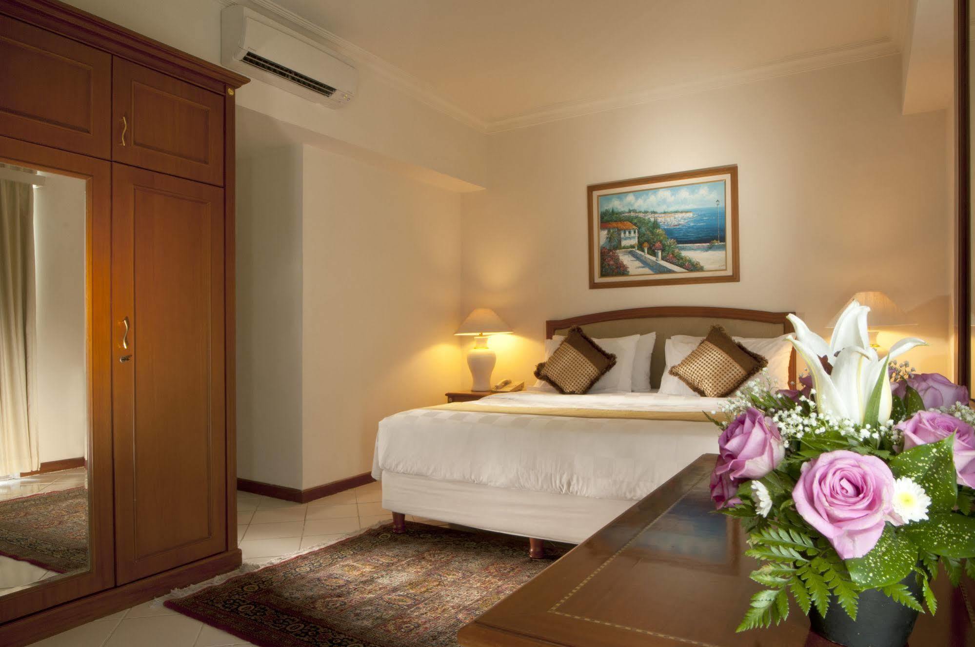The Residences At Puri Casablanca Giacarta Esterno foto