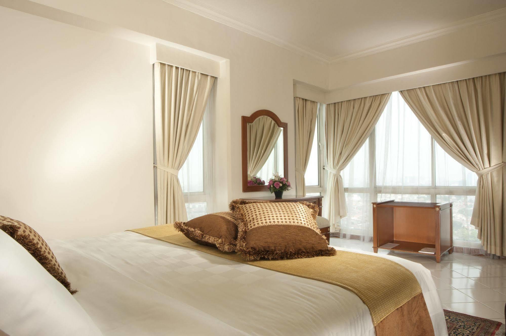 The Residences At Puri Casablanca Giacarta Esterno foto
