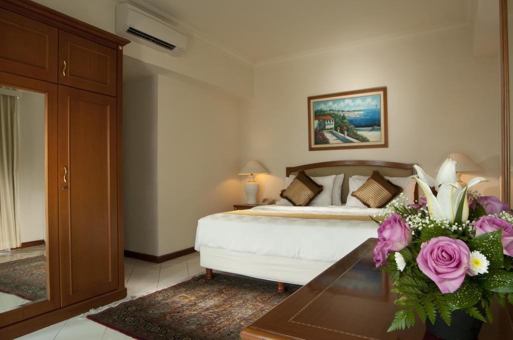 The Residences At Puri Casablanca Giacarta Esterno foto